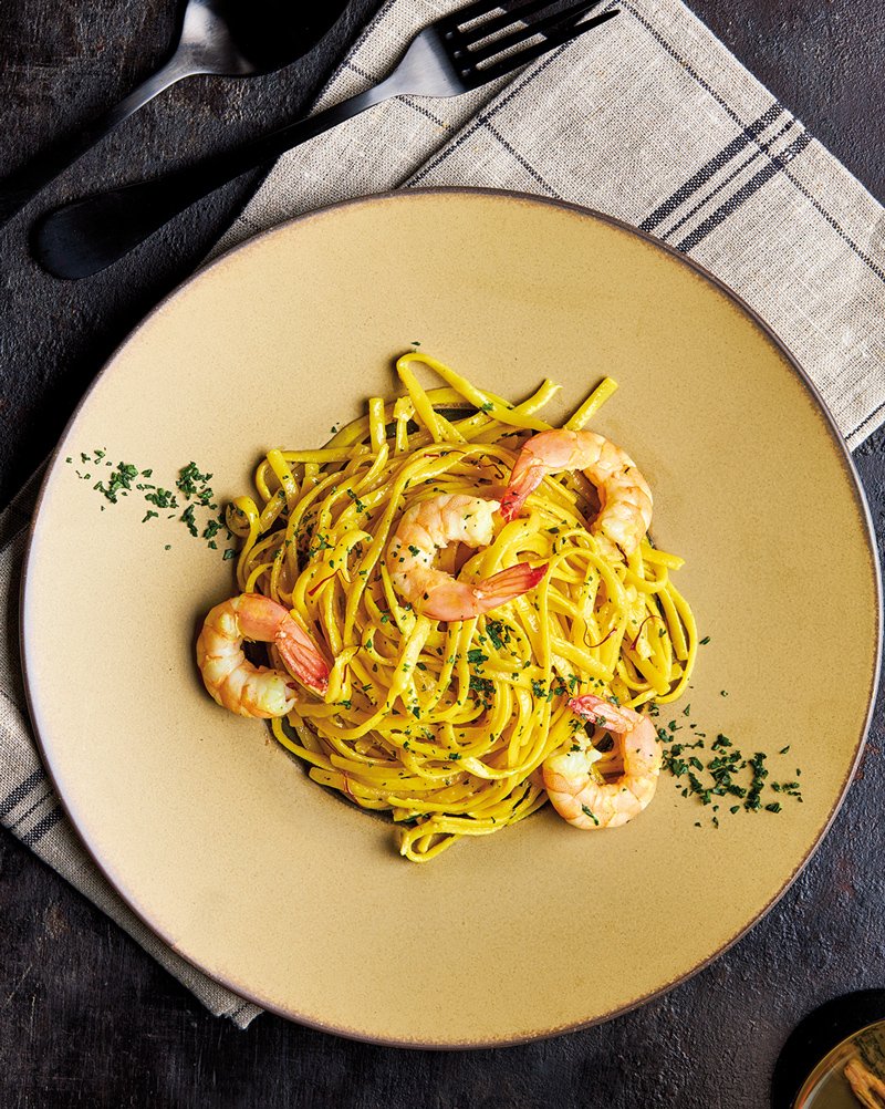 Linguine with saffron and shrimps
